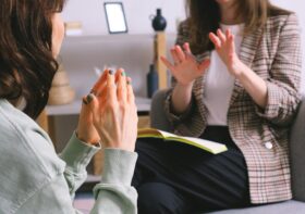Różne podejścia terapeutyczne stosowane przez specjalistów