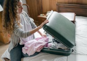 Przygotowanie bagażu do transportu – oznaczenie i identyfikacja walizki