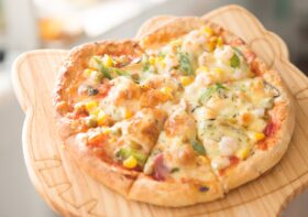 Włoska pizza i charakterystyczne cechy jej przygotowania