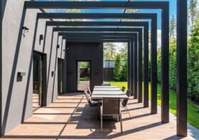 Aluminiowe zadaszenie tarasów – kwestie techniczne związane z planowaniem konstrukcji