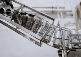 Konstrukcje aluminiowe – wpływ obciążeń na dobór przekrojów i połączeń
